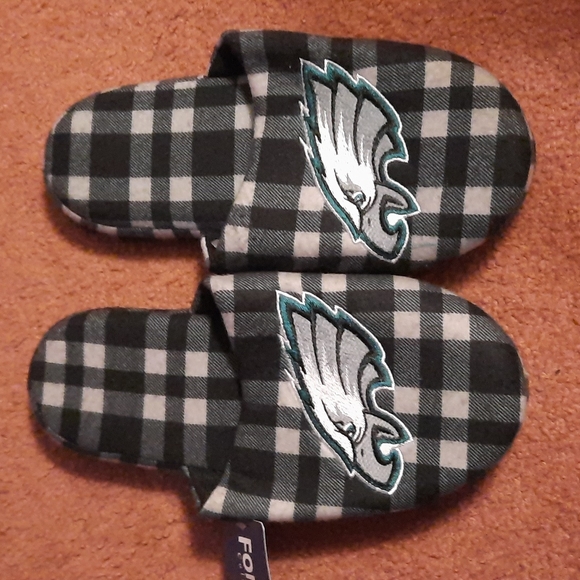 Men's Eagles  Slippers - Picture 2 of 5
